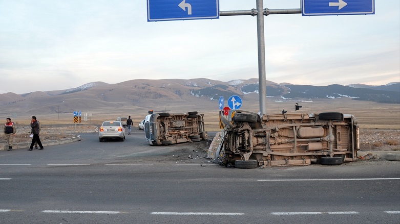 Öğrenci servisi devrildi: 13 yaralı